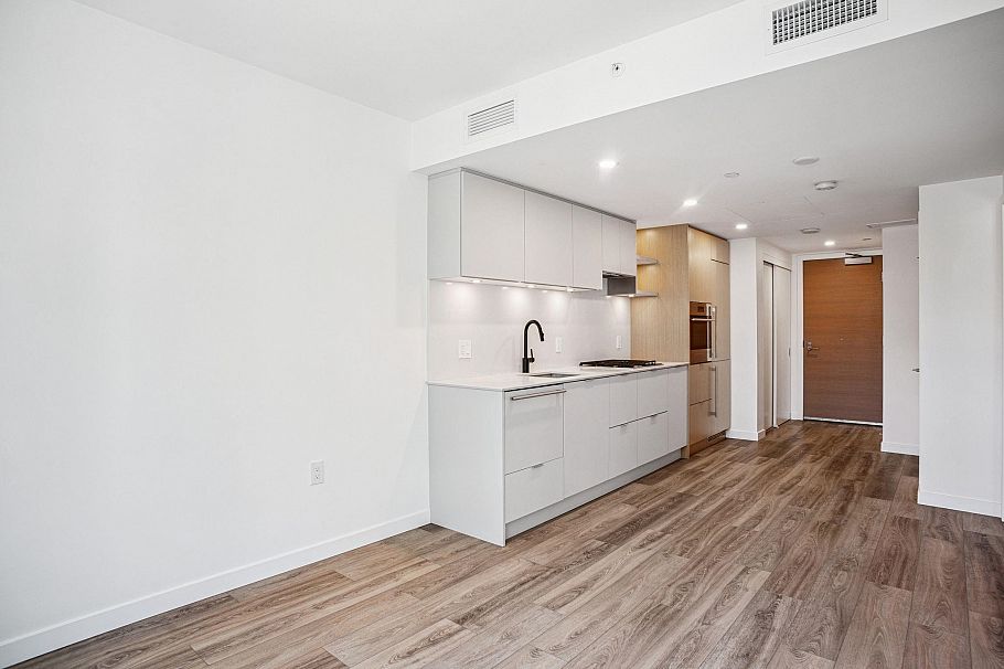 401 210 E 5th Avenue Vancouver, BC - 5