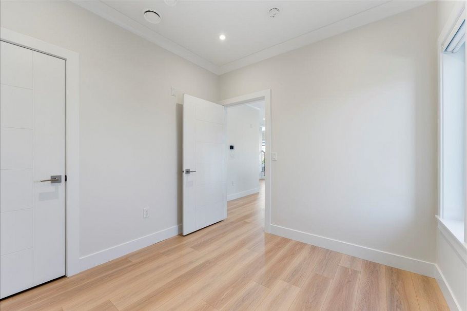 4856 Slocan Street Vancouver, BC - 31