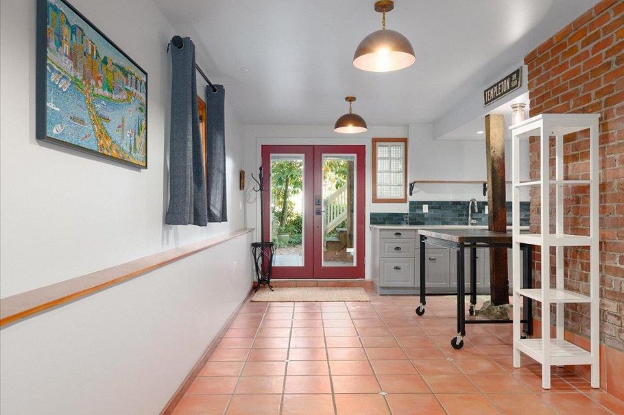 1216 Lakewood Drive Vancouver, BC - 29