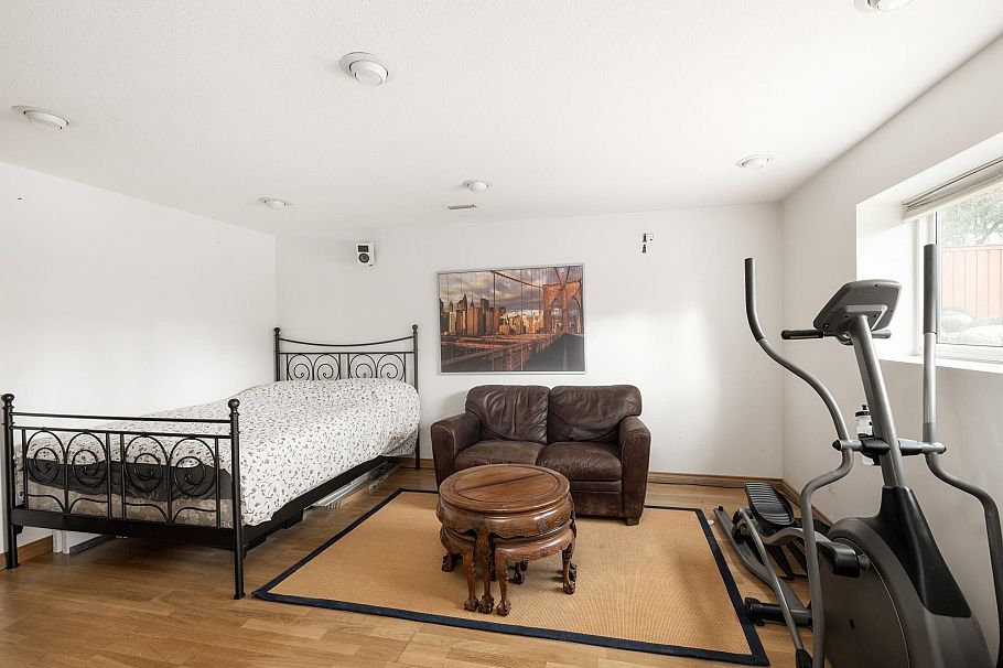 2041 Tompkins Crescent North Vancouver, BC - 35