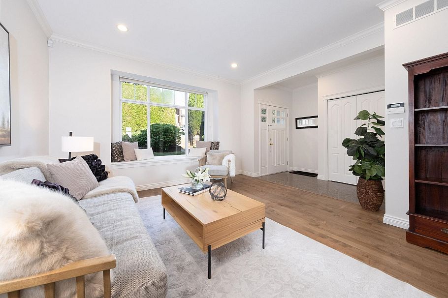 369 E 5th Street North Vancouver, BC - 6