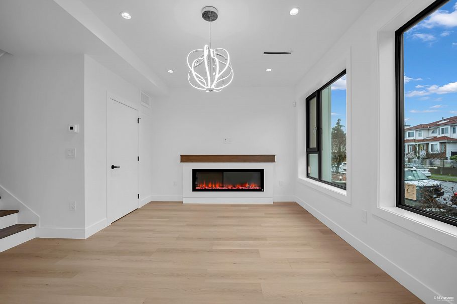 1 262 E 65th Avenue Vancouver, BC - 2