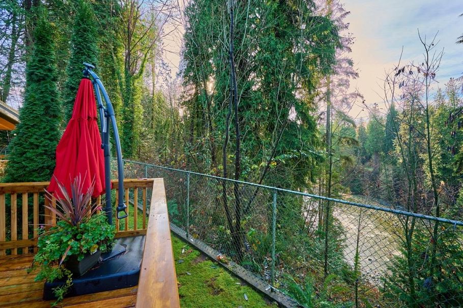 2873 Capilano Road North Vancouver, BC - 32