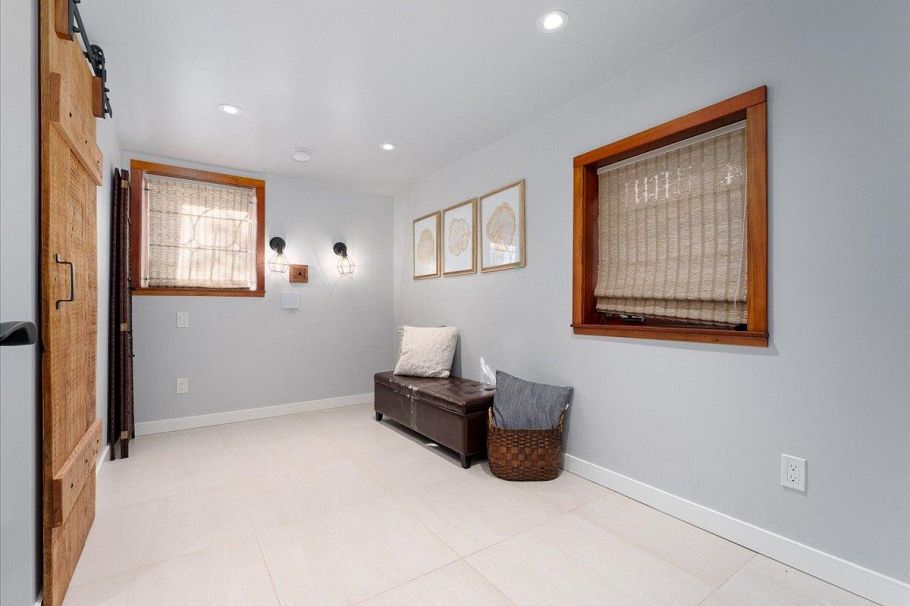 1216 Lakewood Drive Vancouver, BC - 32