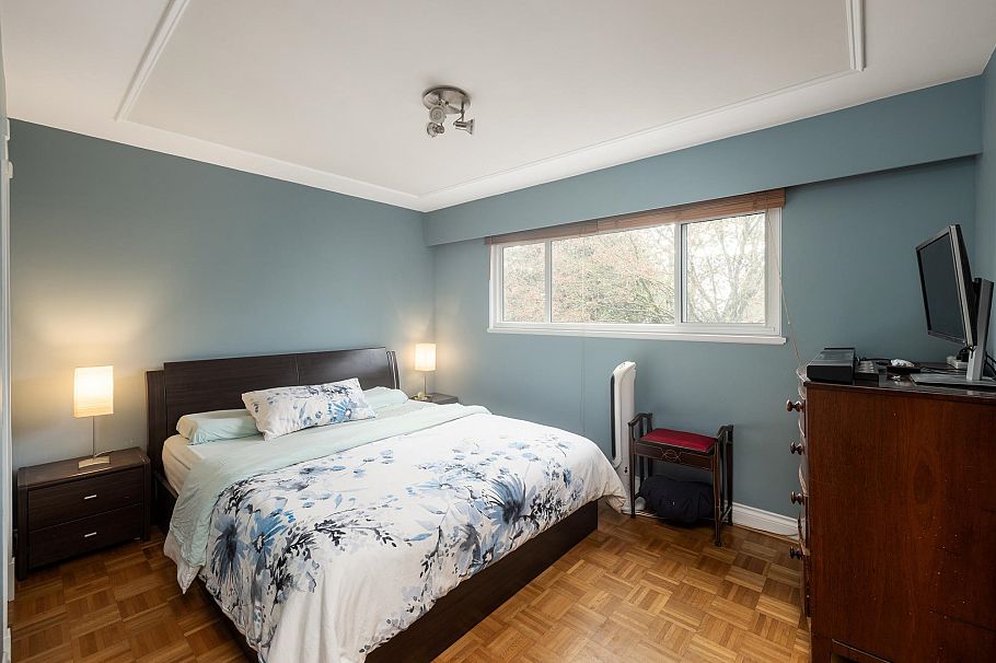 2041 Tompkins Crescent North Vancouver, BC - 32