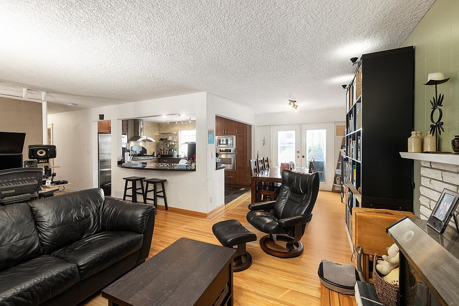 2041 Tompkins Crescent North Vancouver, BC - 14