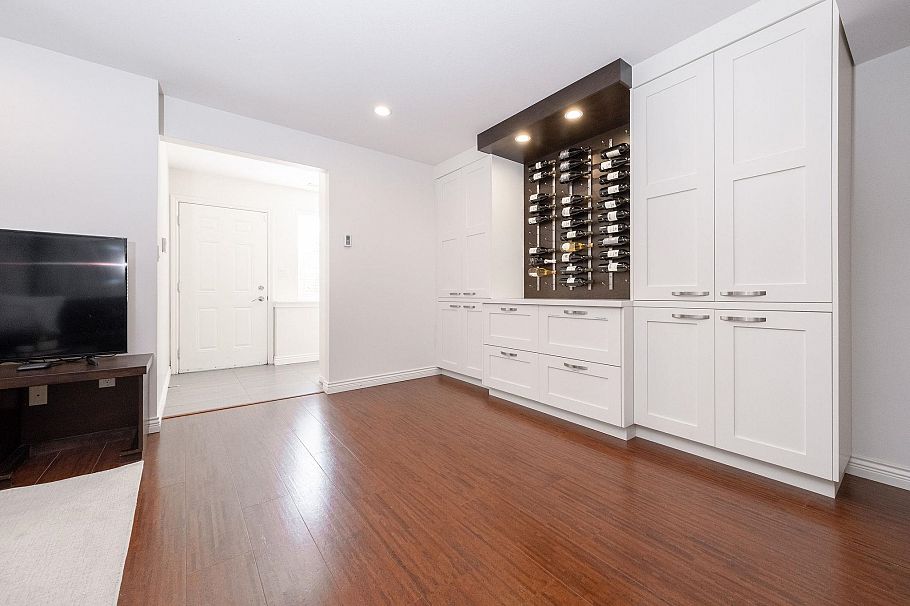 369 E 5th Street North Vancouver, BC - 30