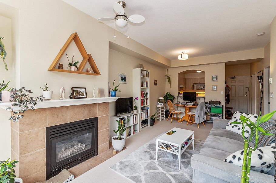 304 3600 Windcrest Drive North Vancouver, BC - 4