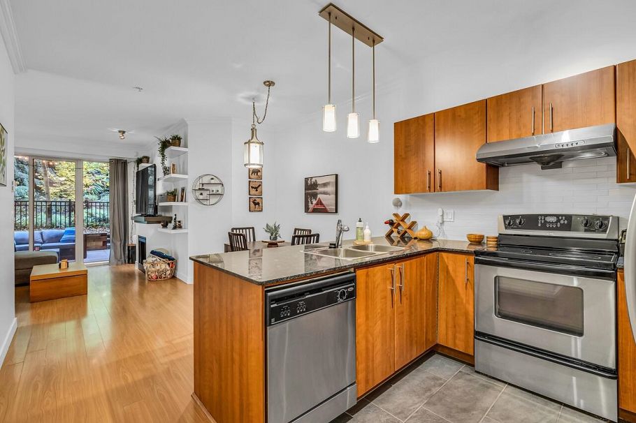 119 1633 Mackay Avenue North Vancouver, BC - 1