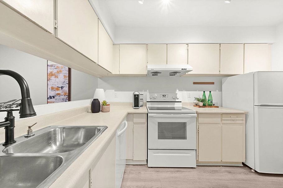 1884 Purcell Way North Vancouver, BC - 9