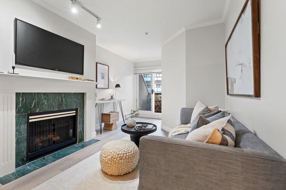 205 3638 W Broadway Vancouver, BC - 3