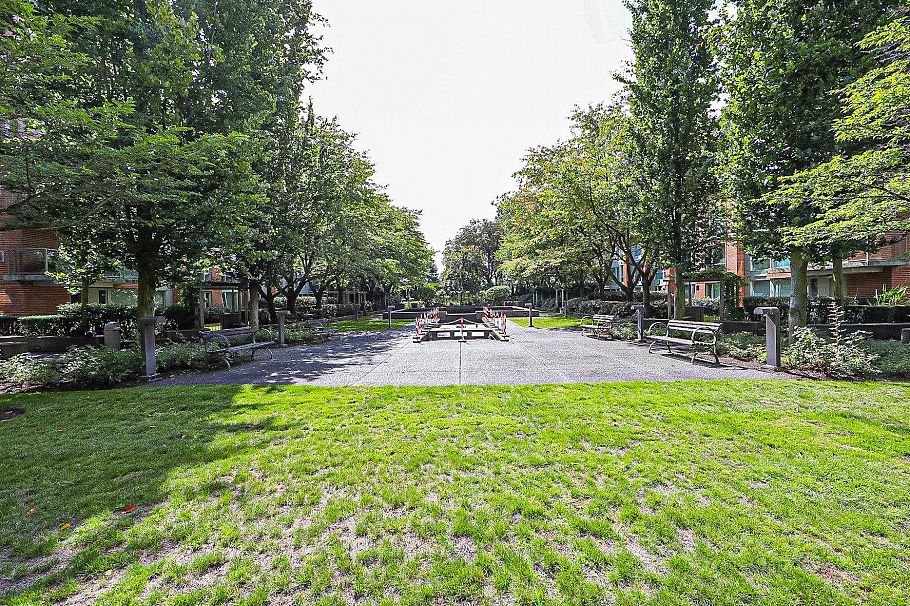 412 618 W 45th Avenue Vancouver, BC - 14