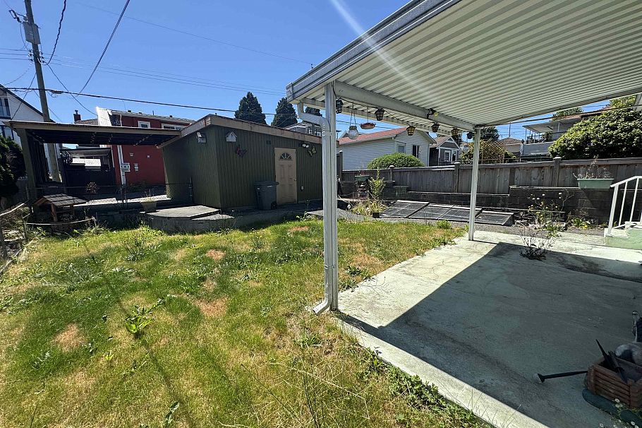 3058 Charles Street Vancouver, BC - 15