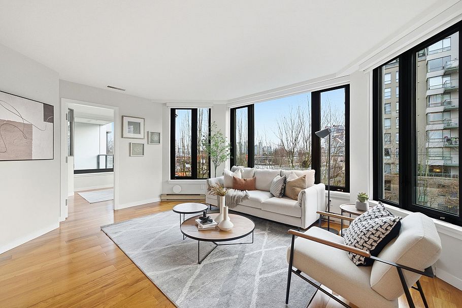 408 2201 Pine Street Vancouver, BC - 2