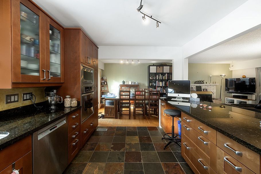 2041 Tompkins Crescent North Vancouver, BC - 18