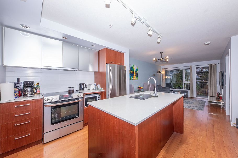 414 221 E 3rd Street North Vancouver, BC - 2
