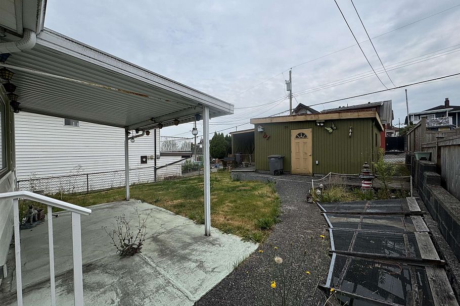 3058 Charles Street Vancouver, BC - 19