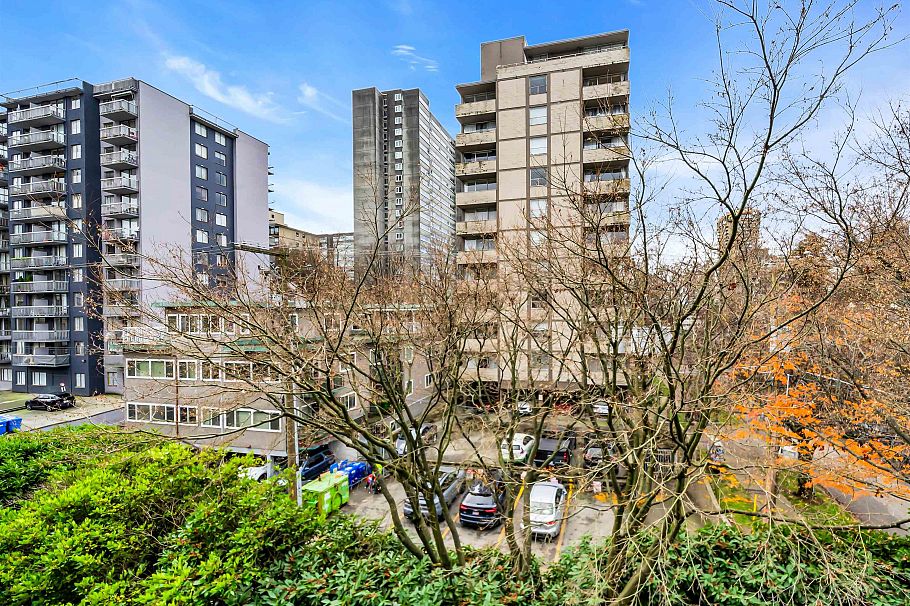 303 1688 Robson Street Vancouver, BC - 24