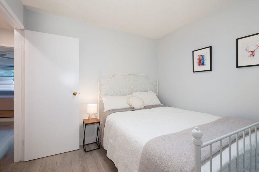 31 900 W 17th Street North Vancouver, BC - 33