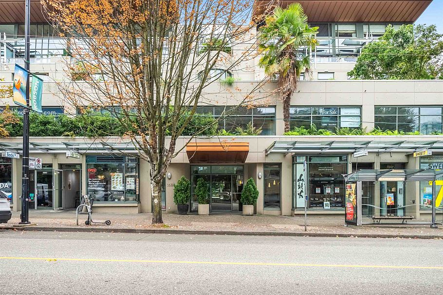 303 1688 Robson Street Vancouver, BC - 31