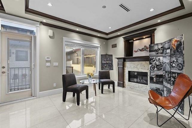 455 E 60th Avenue Vancouver, BC - 9