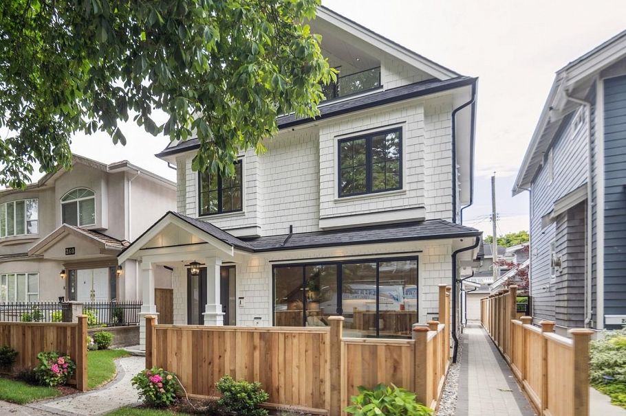 2 250 E 39th Avenue Vancouver, BC - 2