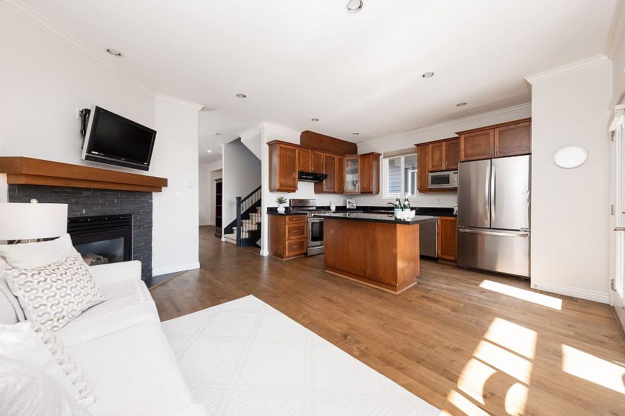 369 E 5th Street North Vancouver, BC - 17