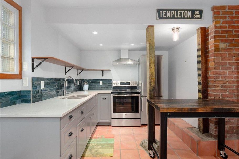 1216 Lakewood Drive Vancouver, BC - 30