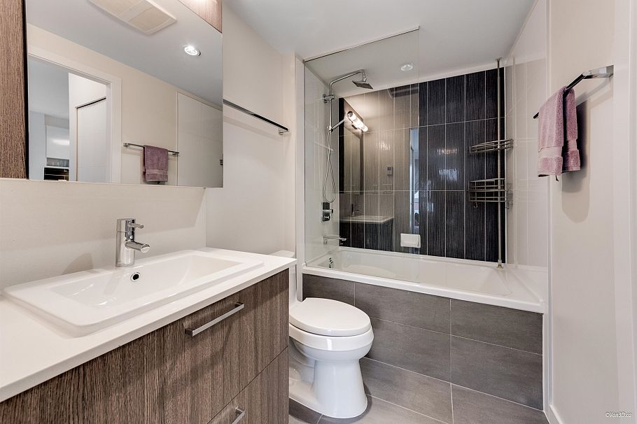 204 202 E 24th Avenue Vancouver, BC - 11