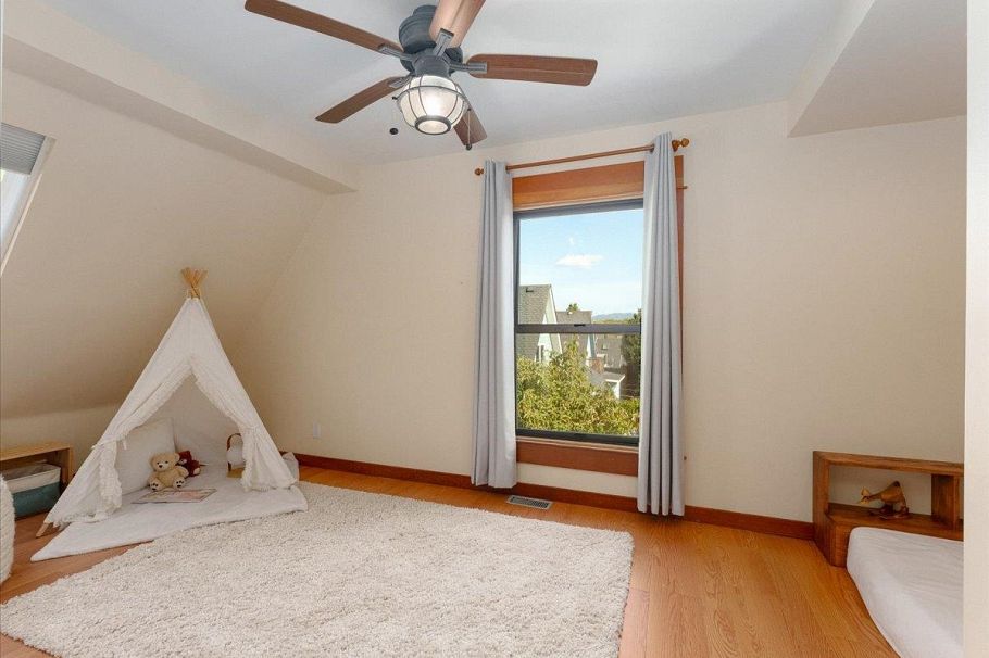 1216 Lakewood Drive Vancouver, BC - 24