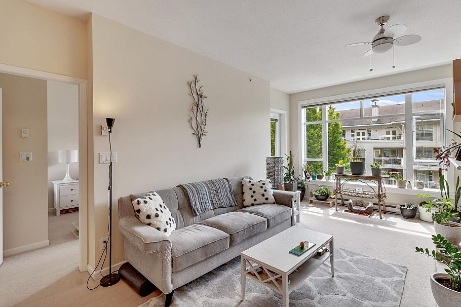 304 3600 Windcrest Drive North Vancouver, BC - 3