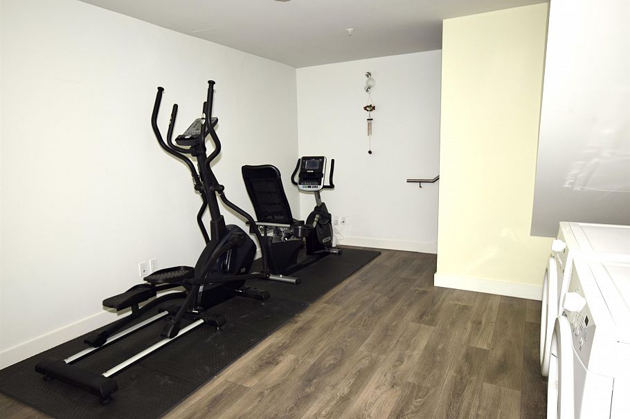 759 W 41st Avenue Vancouver, BC - 11