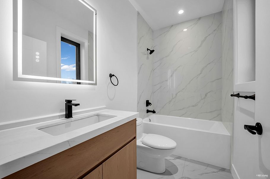 1 262 E 65th Avenue Vancouver, BC - 9