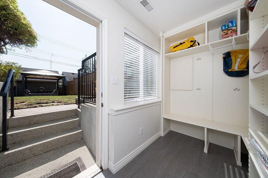 369 E 5th Street North Vancouver, BC - 35