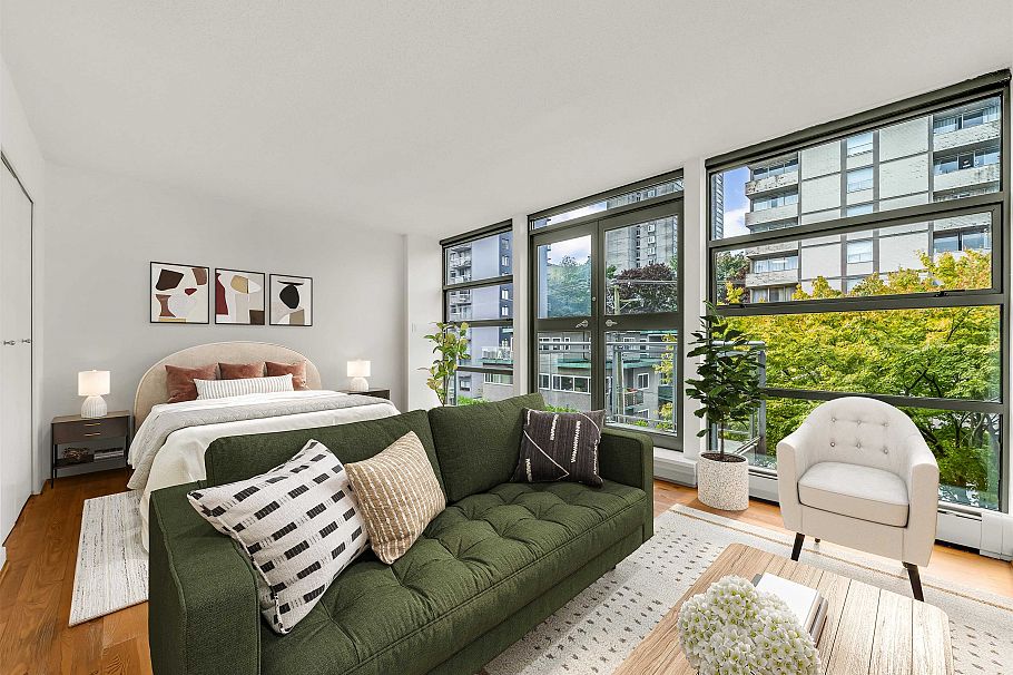 303 1688 Robson Street Vancouver, BC - 2