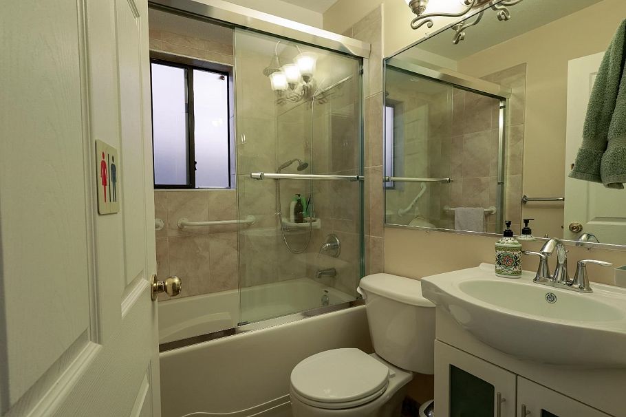 2038 E 40th Avenue Vancouver, BC - 23