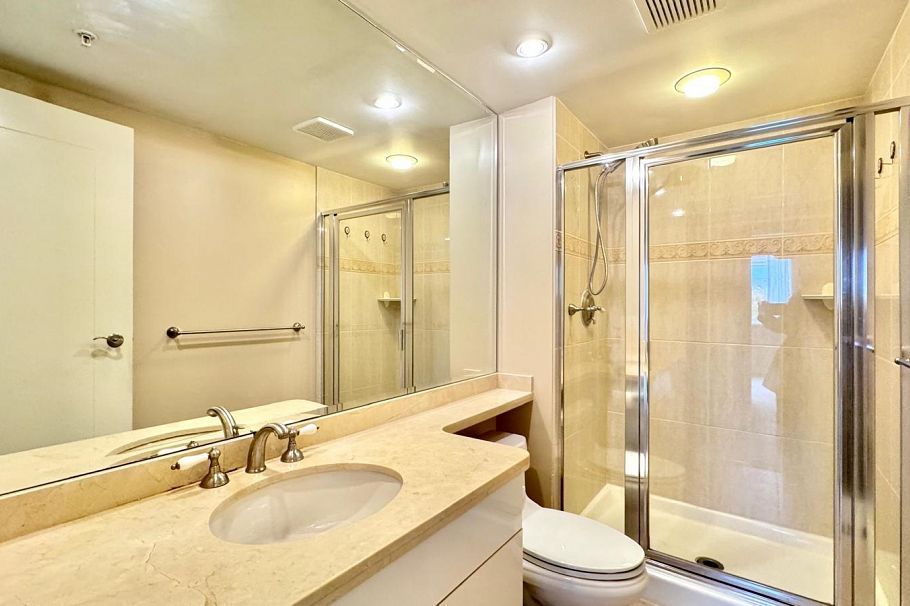 412 618 W 45th Avenue Vancouver, BC - 9