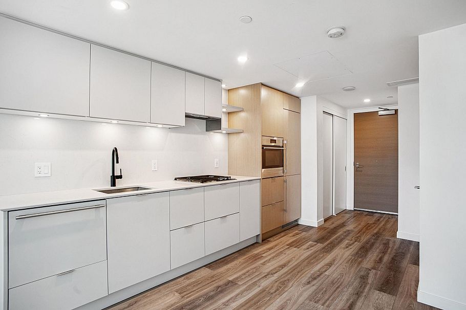 401 210 E 5th Avenue Vancouver, BC - 3