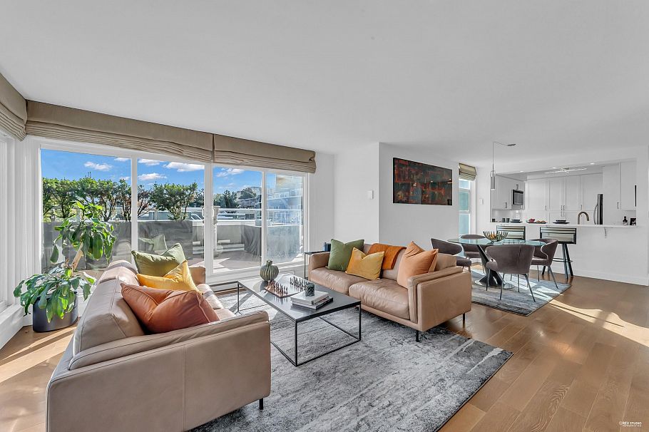 2243 Oak Street Vancouver, BC - 5