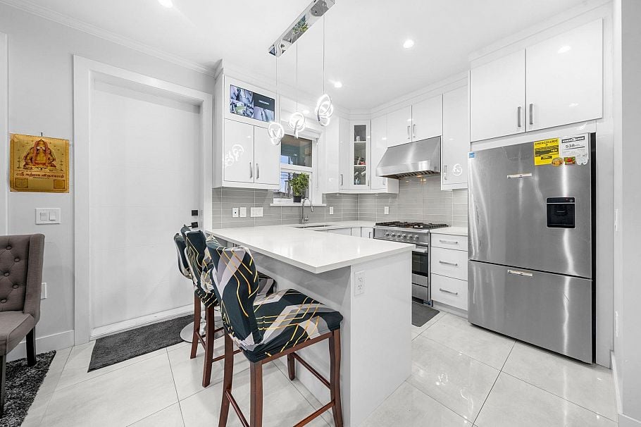 6749 Knight Street Vancouver, BC - 9