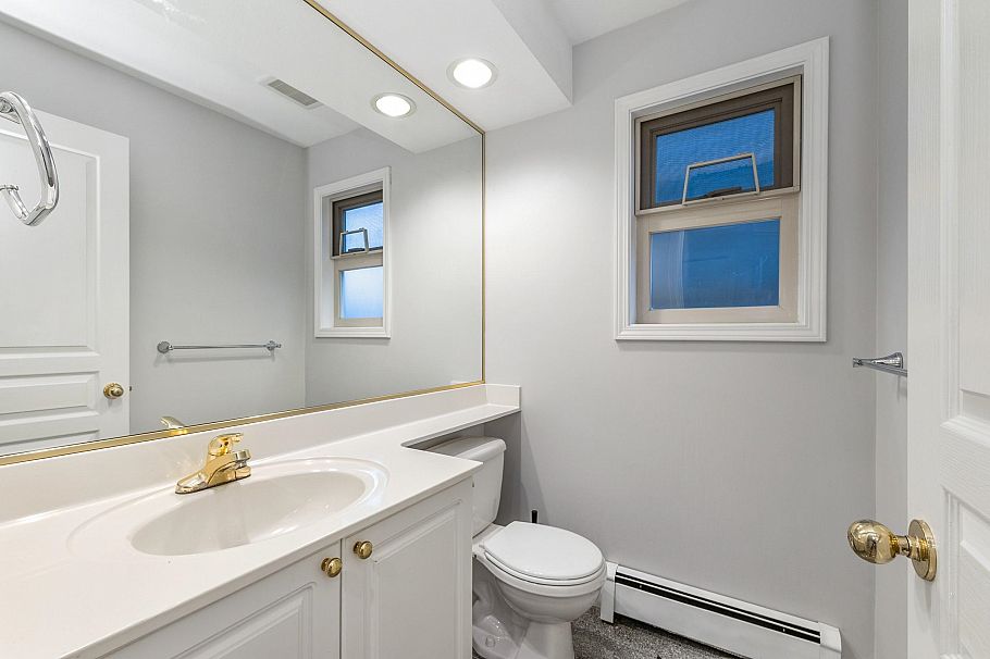 779 W 69th Avenue Vancouver, BC - 16