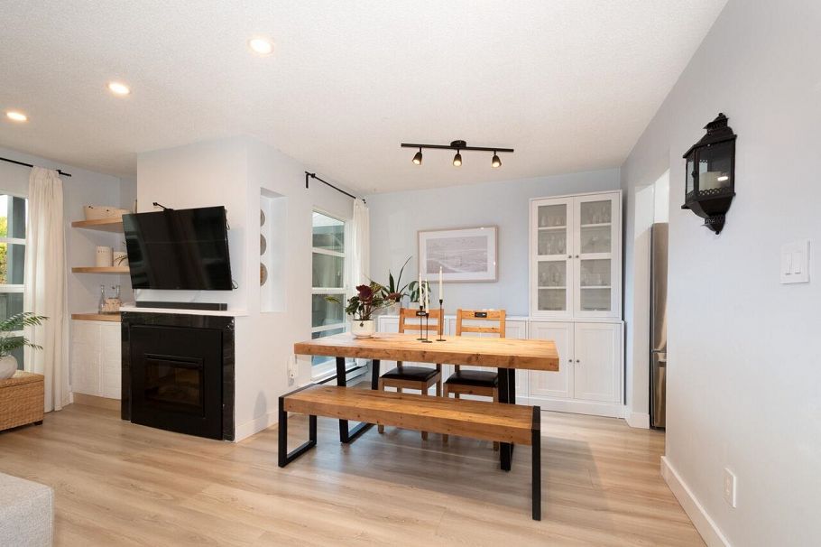 31 900 W 17th Street North Vancouver, BC - 17