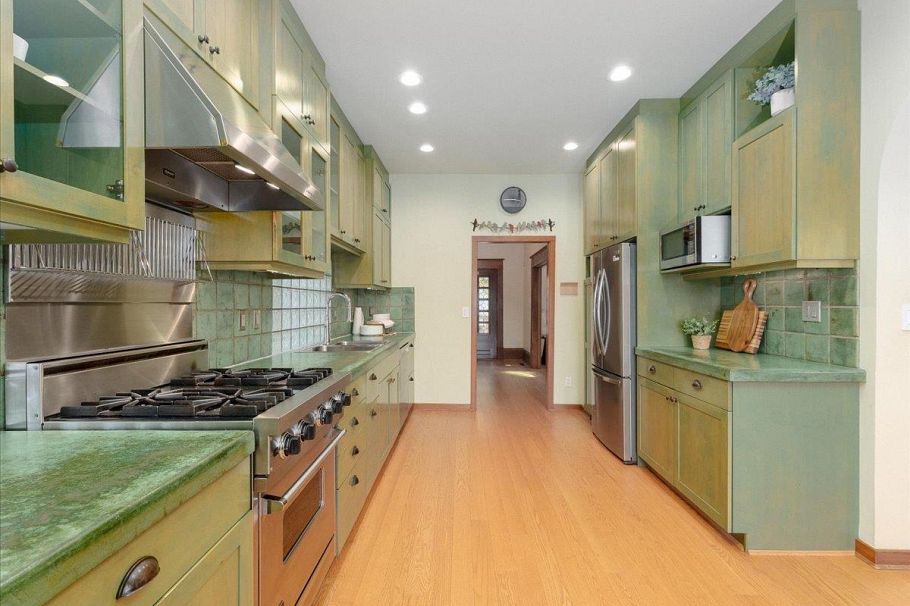 1216 Lakewood Drive Vancouver, BC - 12