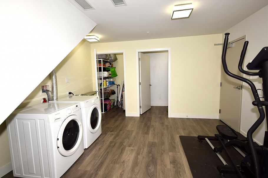 759 W 41st Avenue Vancouver, BC - 10