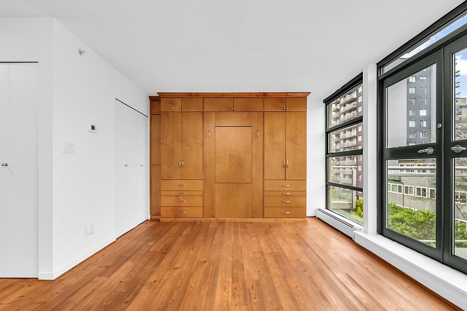 303 1688 Robson Street Vancouver, BC - 11