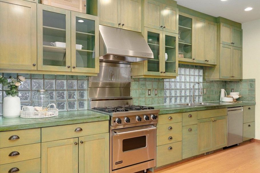 1216 Lakewood Drive Vancouver, BC - 10