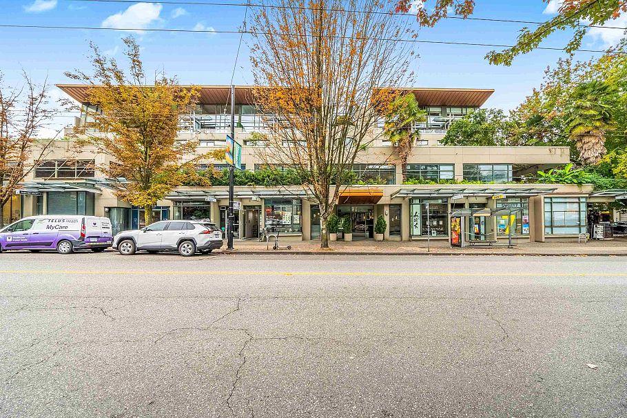 303 1688 Robson Street Vancouver, BC - 1