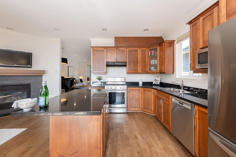 369 E 5th Street North Vancouver, BC - 14