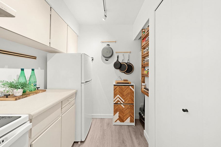 1884 Purcell Way North Vancouver, BC - 10