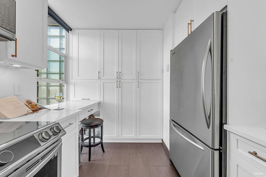 2243 Oak Street Vancouver, BC - 10